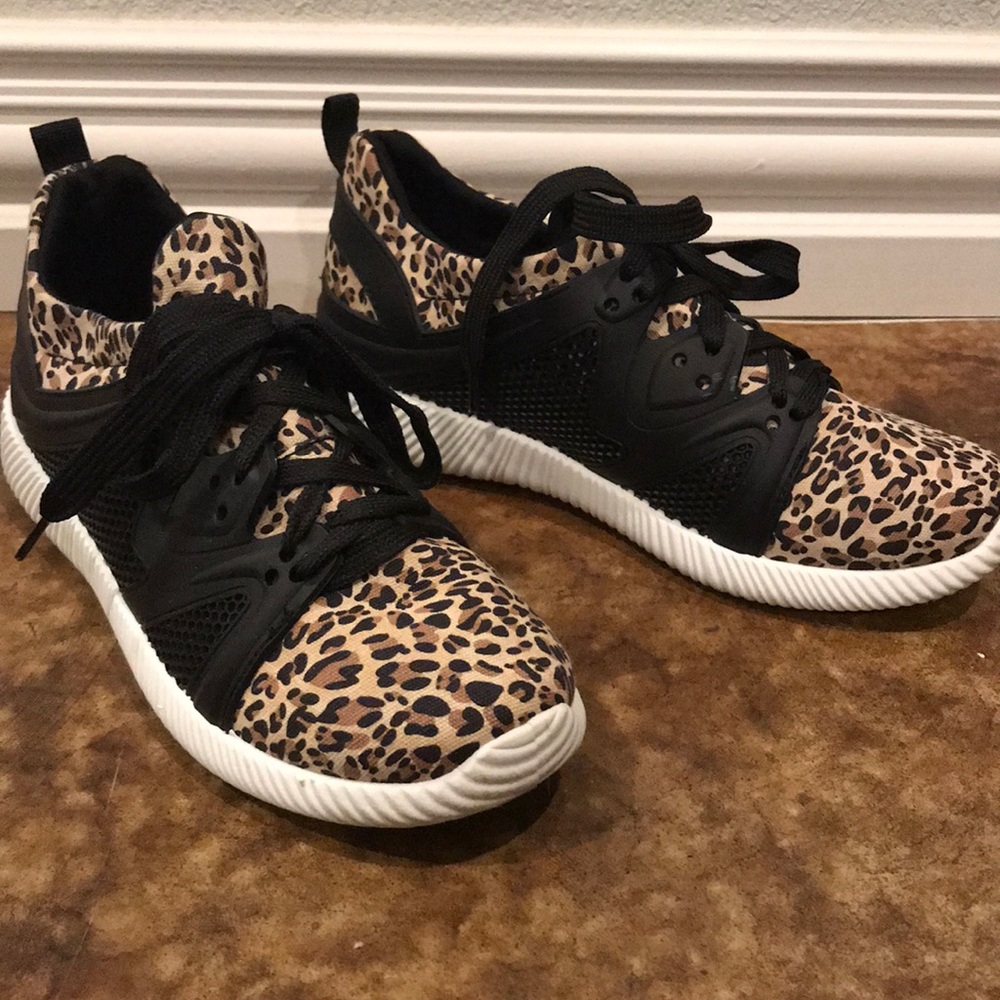 Leopard tennis shoes
